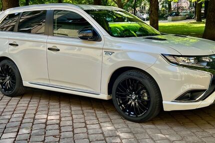 Mitsubishi Outlander 33.850 km 21.299 € Unterföhring 85774