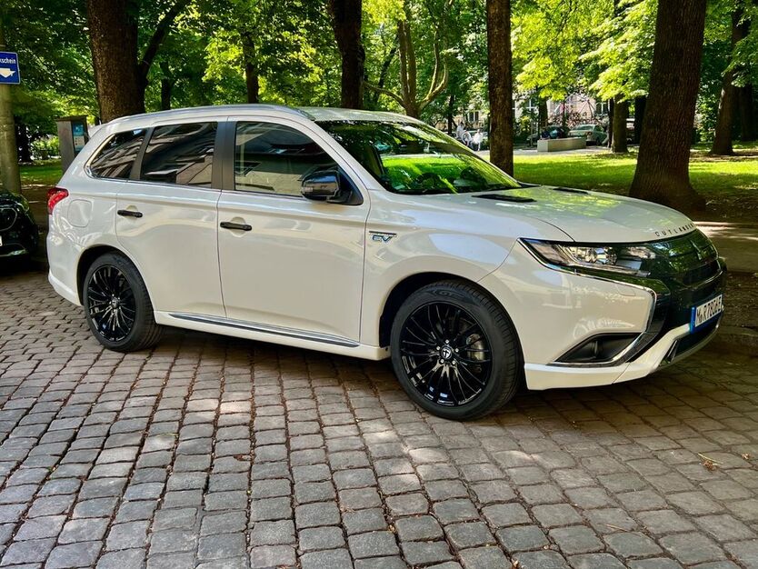 Mitsubishi Outlander 33.850 km 21.299 € Unterföhring 85774