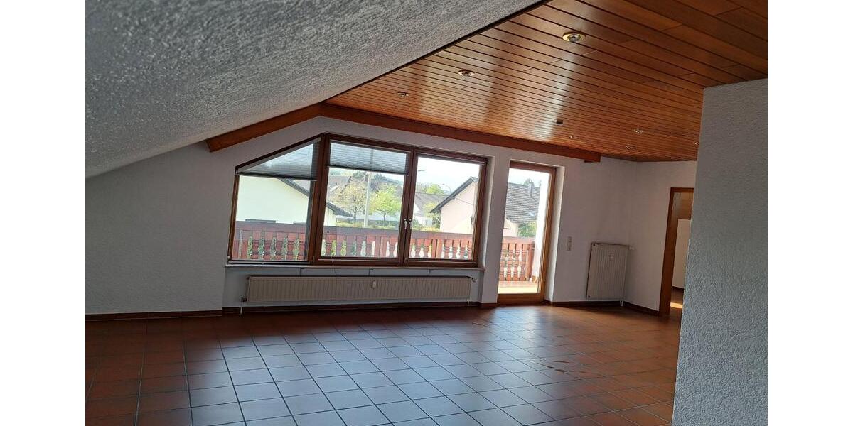 Dachgeschoßwohnung Gersheim - 3 Zimmer, 110 m&sup2;, 760&euro; | Angebot:26037736