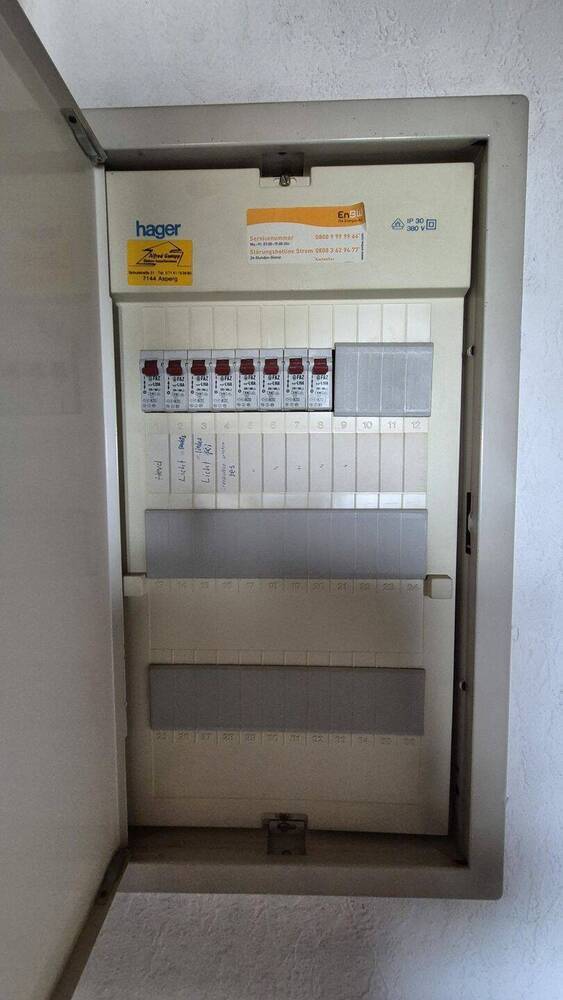 Flexible Raumgestaltung - sanierungsbedürftige 3- oder VierZimmerwohnung in Ludwigsburg-Ost