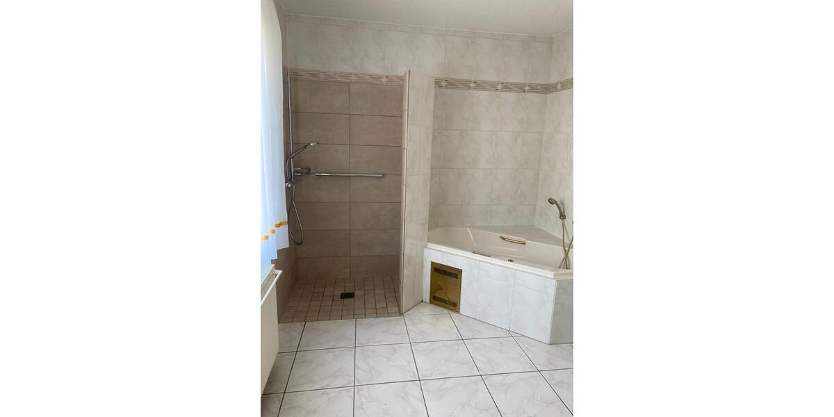 Helle, großzügige Erdgeschosswohnung mit Garten 3 zimmer