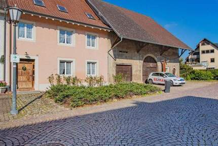 Historisches Einfamilienhaus mit Scheune - für Liebhaber von Antiquitäten und Details in Reckingen 1 zimmer