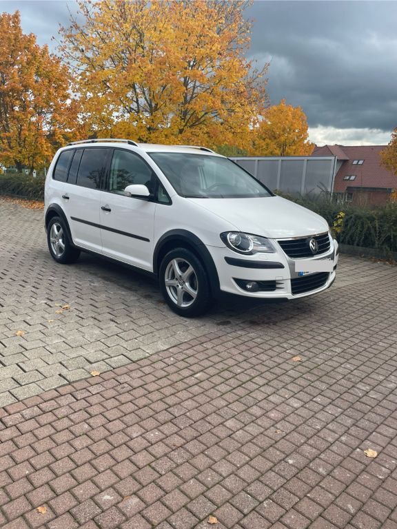 VW Touran 136.681 km 7.599 € Auengrund OT Merbelsrod 98673