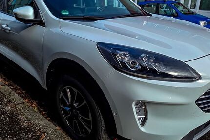 Ford Kuga 68.000 km 21.650 &euro; Germering 82110