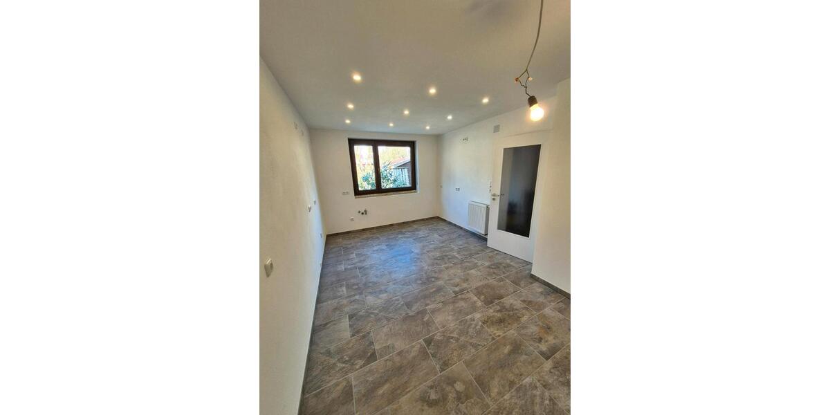 Reihenhaus Neutraubling - 14 Zimmer, 137 m&sup2;, 1.800&euro; | Angebot:25927807