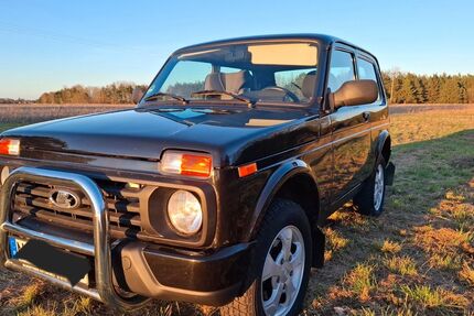 Lada Urban 29.000 km 14.500 &euro; Pinnow 19065