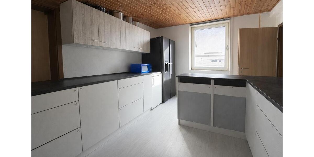 Mehrfamilienhaus, Wohnhaus Calden - 9 Zimmer, 205 m&sup2;, 1.300&euro; | Angebot:26701795