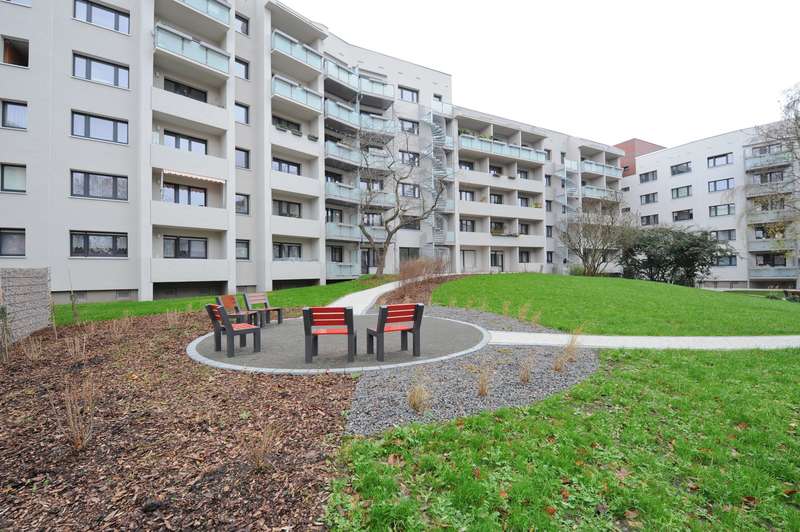 Wohnung zum Mieten in Halle 369 € 33.49 m²