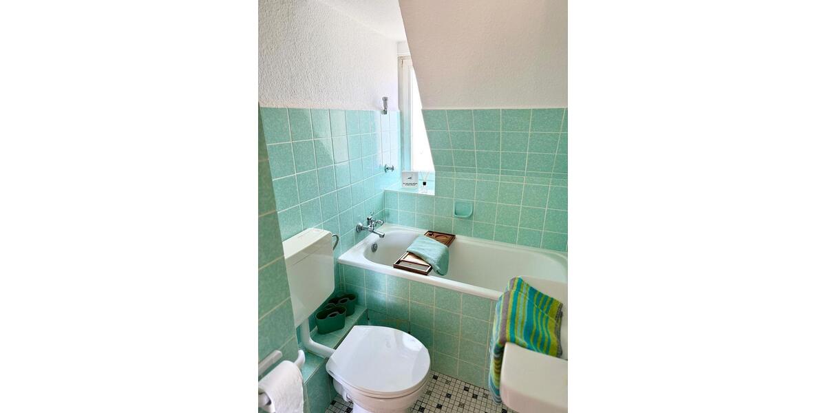 Dachgeschoßwohnung Wilhelmshaven Fedderwardergroden - 2 Zimmer, 32 m&sup2;, 400&euro; | Angebot:25843354