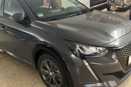 Peugeot 208 18.300 km 14.990 € Waldsee 67165