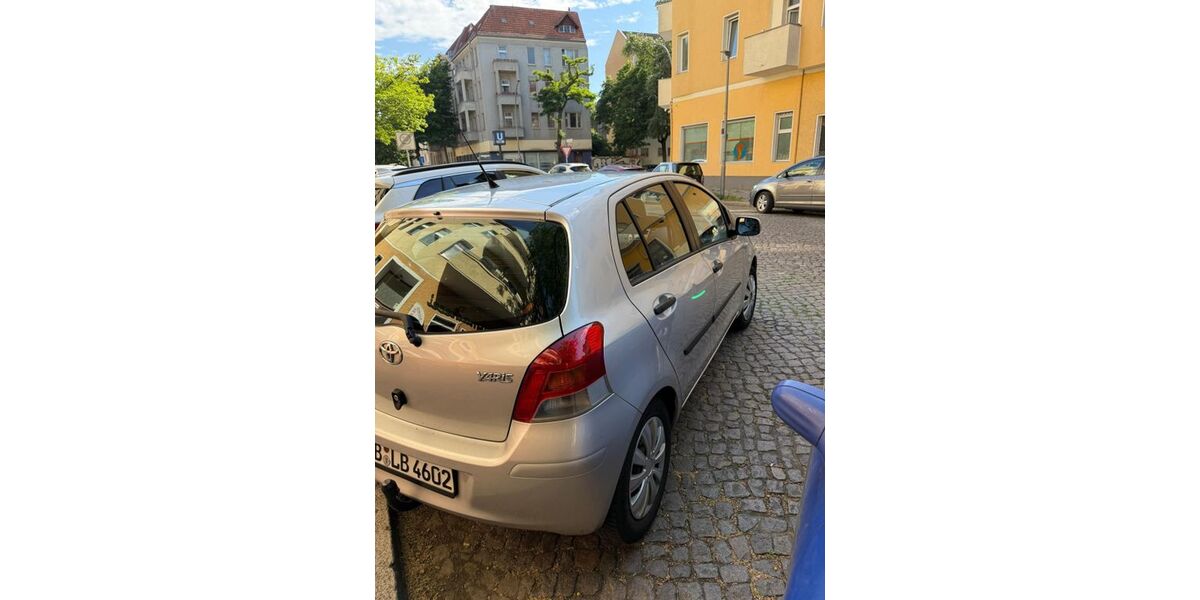 Toyota Yaris 92.600 km 2.900 &euro; Berlin 13357