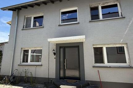 Schönes Reihenhaus mit Terrasse und Balkon in Hockenheim zu vermieten