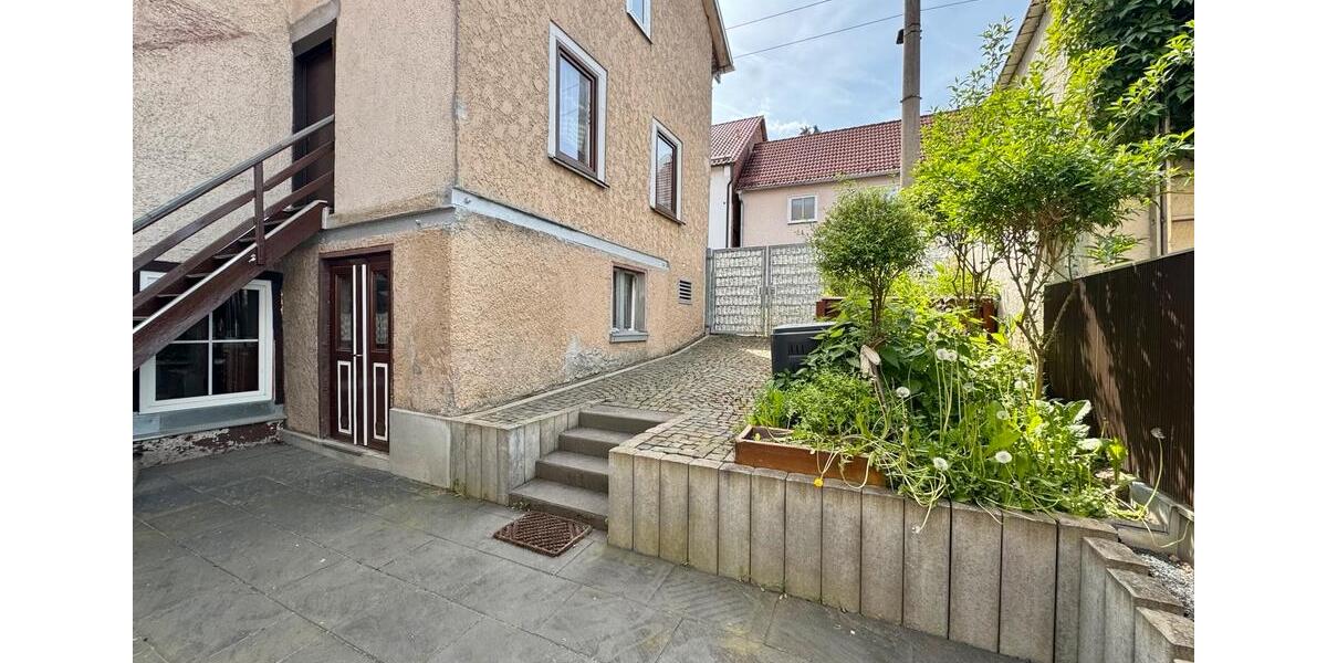 Reihenhaus Kaltennordheim - 6 Zimmer, 135 m&sup2;, 95.000&euro; | Angebot:26718456