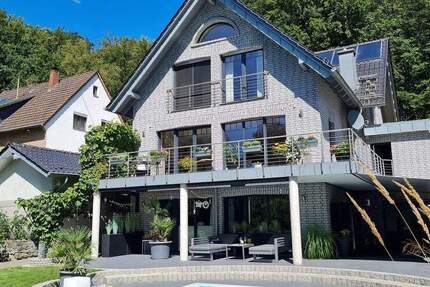 Haus Much / Niederheimbach Niederheimbach - 6 Zimmer, 224 m&sup2;, 1.100.000&euro; | Angebot:25317830