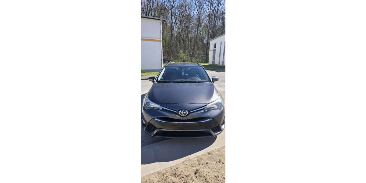 Toyota Avensis 190.000 km 9.500 &euro; Lippstadt 59555
