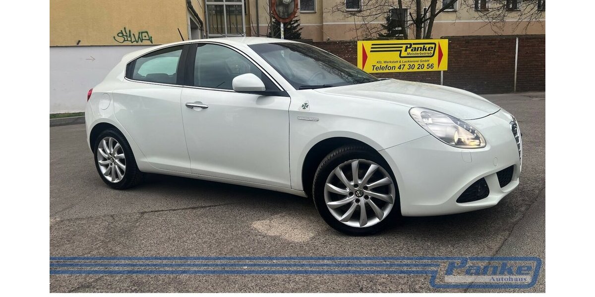 Alfa Romeo Giulietta 1.4 TB Turismo Aut.*BT*SHZ*Leder*Xenon 200.000 km 5.990 &euro; Berlin 13187