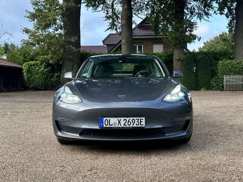 Tesla Model 3 54.257 km 29.300 € Ganderkesee 27777