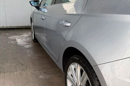Seat Leon 102.500 km 19.300 &euro; Rheine 48429