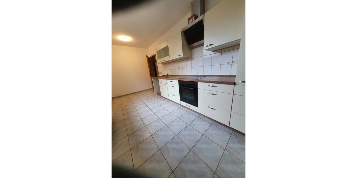 Renoviert, hell und sehr sparsam 3 zimmer