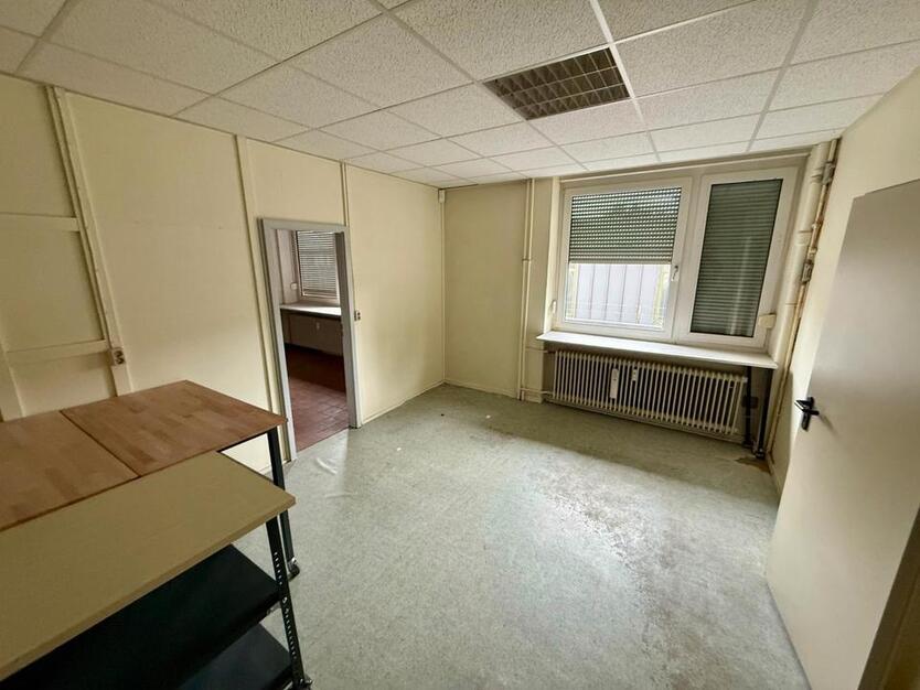 Rampenlager mit Büroflächen Karlshof