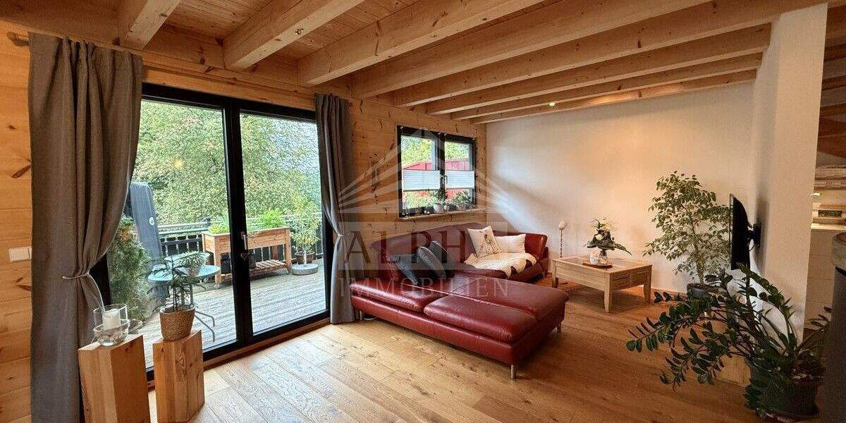 *VERKAUFT* Modernes Blockhaus-Idyllisch gelegene Doppelhaushälfte mit Büroräumen & Traumgarten 6 zimmer