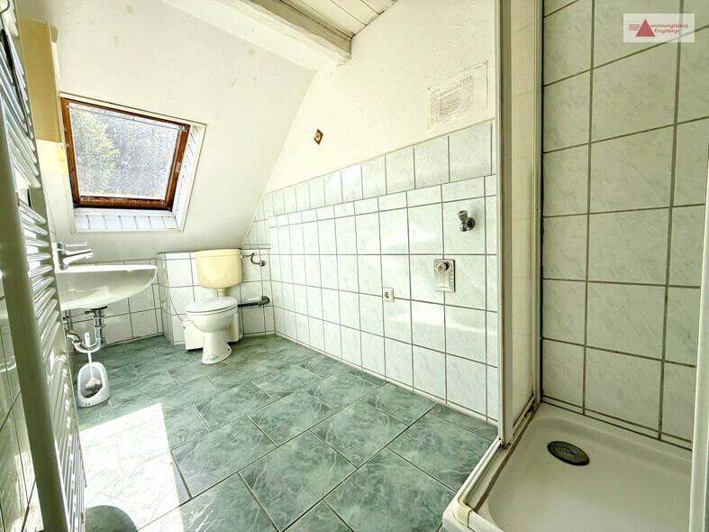 Reihenmittelhaus Zschopau - 9 Zimmer, 210 m&sup2;, 69.000&euro; | Angebot:22452439