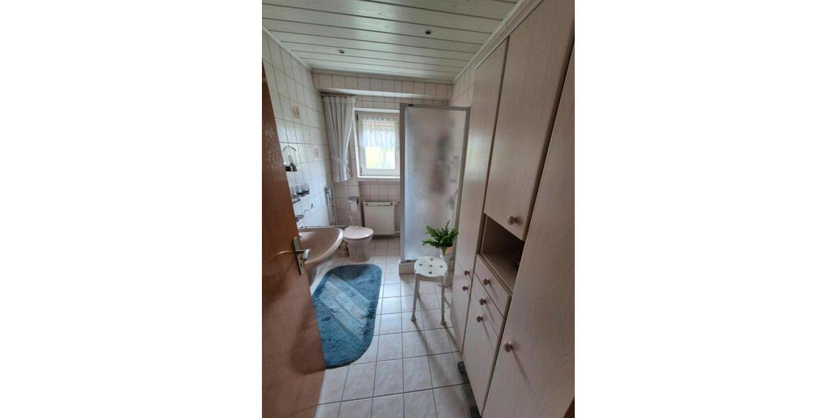 Erdgeschoßwohnung Adelsdorf - 4 Zimmer, 11 m&sup2;, 430&euro; | Angebot:25440126