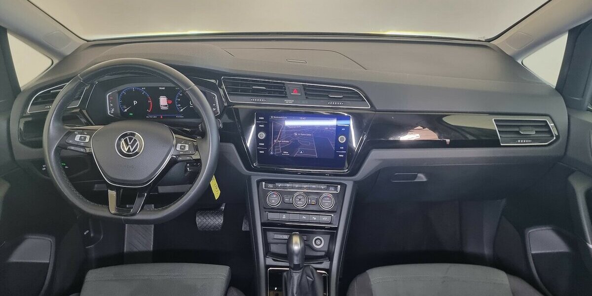 VW Touran Highline BMT DSG LED AHK ACC Navi 7-Sitze 91.700 km 26.900 &euro; Garrel 49681