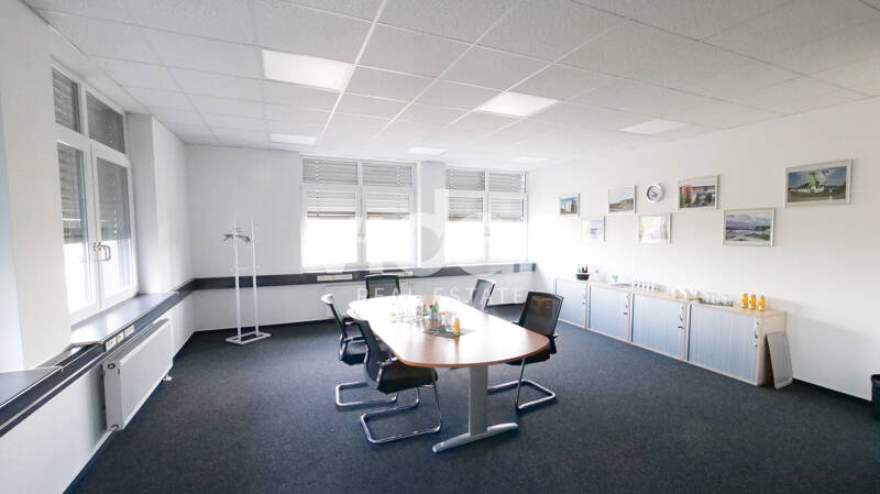 Helle Büros mit genügend PKW Stellplätzen! zimmer