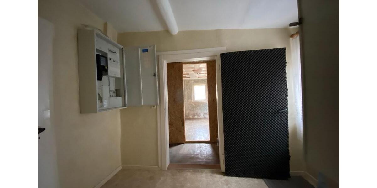 Einfamilienhaus Frohburg - 6 Zimmer, 110 m&sup2;, 49.000&euro; | Angebot:26758015