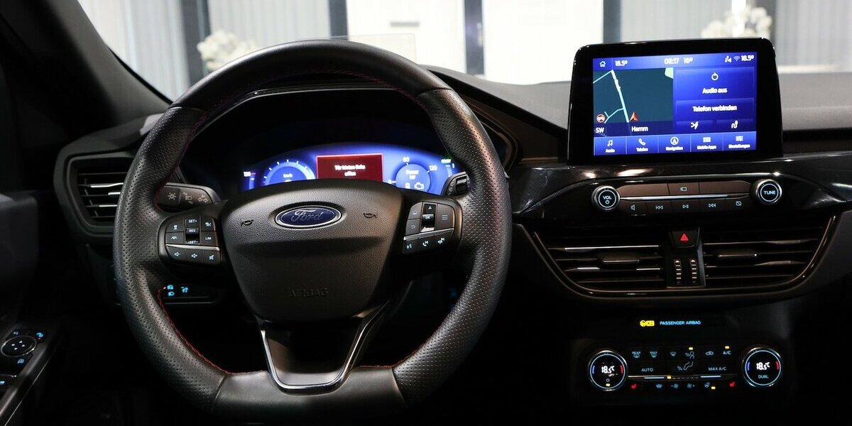 Ford Kuga 2.5 P-HEV ST-LINE-X STYLING SPORT PANORAMA 73.000 km 22.444 &euro; Hamm 59077