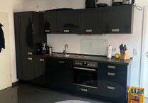 Neuwertige 2 Zimmern Wohnung und Einbauküche in Wiesbaden