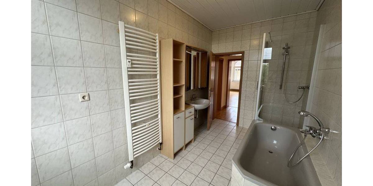 Etagenwohnung Lützen - 4 Zimmer, 120 m&sup2;, 980&euro; | Angebot:26797660