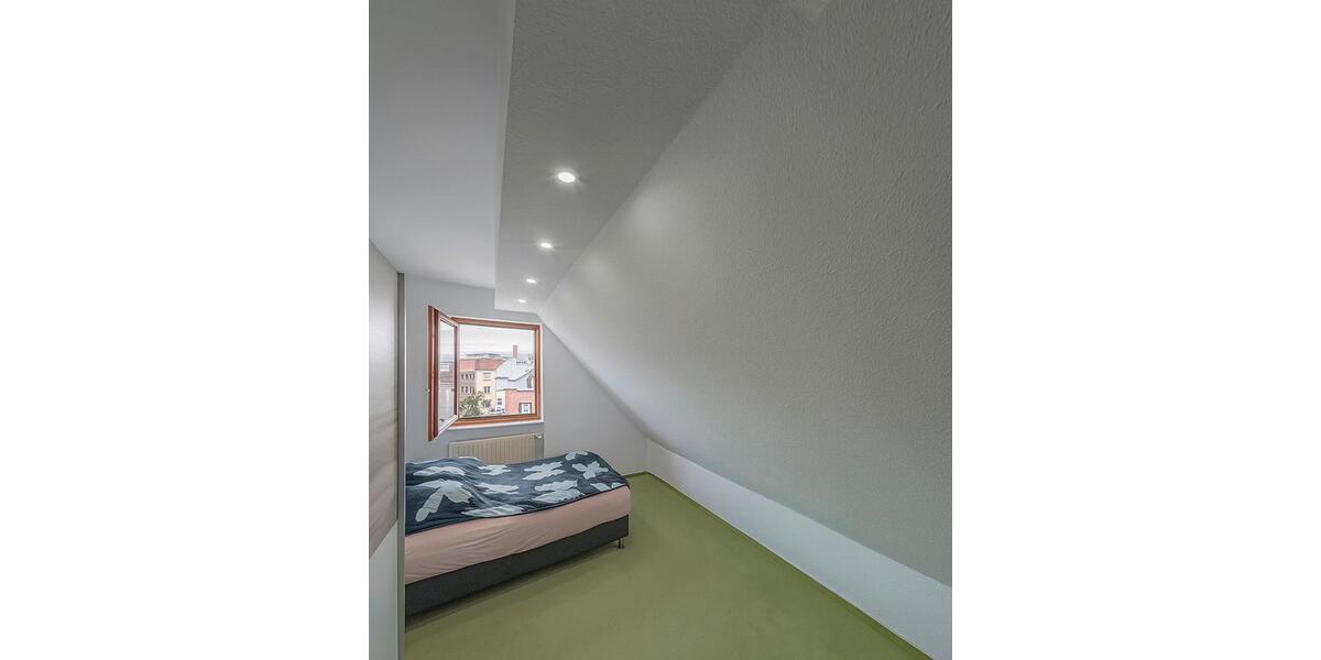 Dachgeschoßwohnung Villingen-Schwenningen Schwenningen - 4 Zimmer, 128 m&sup2;, 250.000&euro; | Angebot:26378749