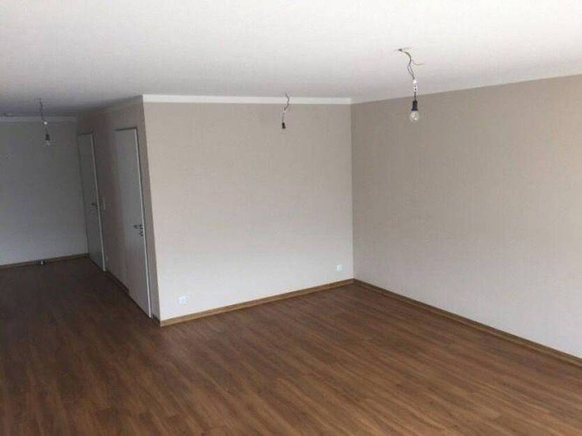 geräumige 3,5-Zimmer-Wohnung mit großem Balkon mit Blick ins Neckartal