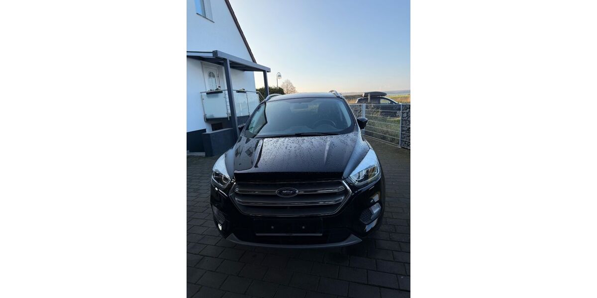 Ford Kuga 67.882 km 14.490 € Ohrum 38312