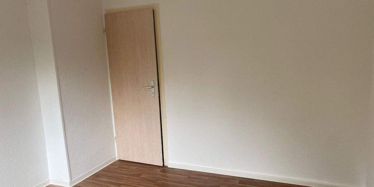 Zimmer Halle (Saale) Nördliche Neustadt - 3 Zimmer, 57 m&sup2;, 345&euro; | Angebot:26343851