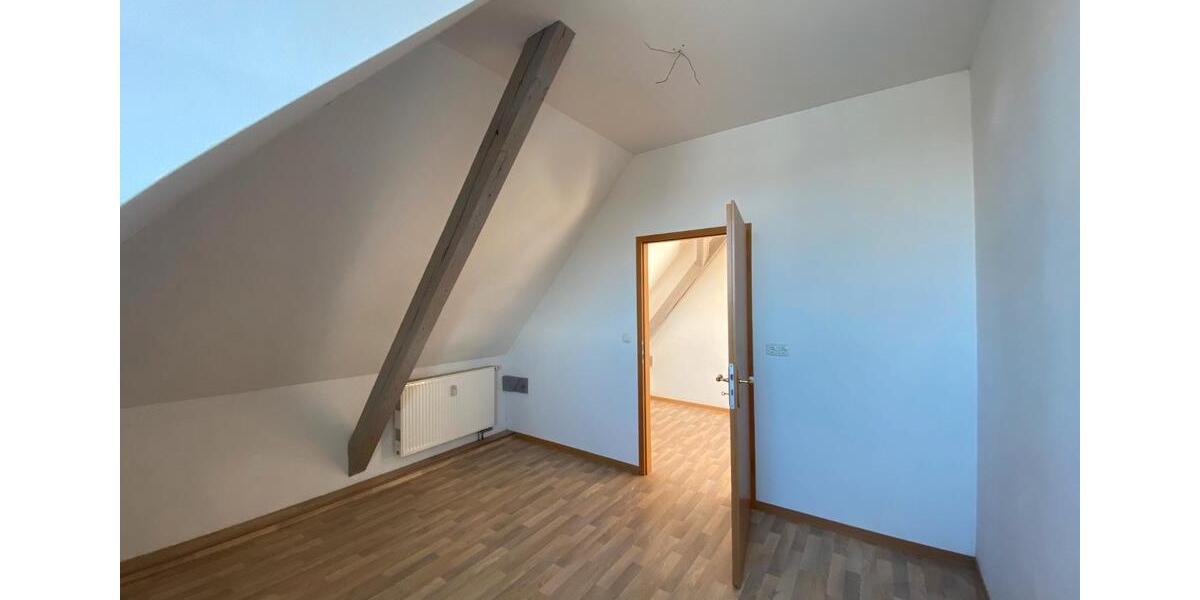 Dachgeschoßwohnung Gröditz - 3 Zimmer, 88 m&sup2;, 660&euro; | Angebot:26132946