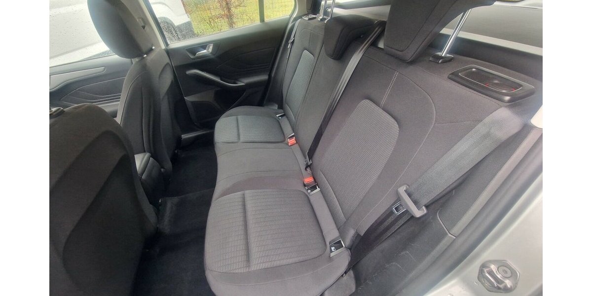 Ford Focus 1.0 EcoBoot Trend 52.000 km 15.399 &euro; Landau 76829