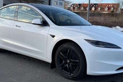 Tesla Model 3 53.594 km 27.150 &euro; Berlin, Stadt 10178