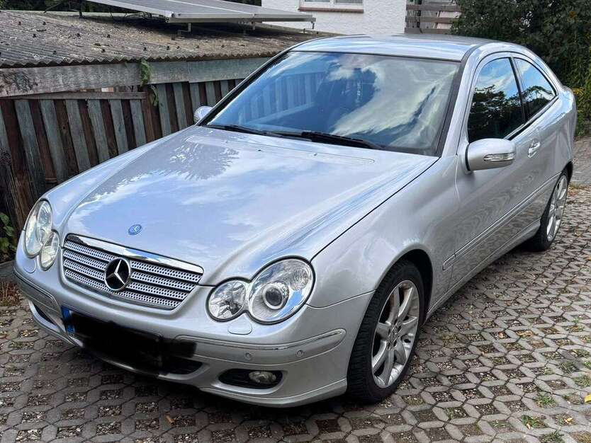 Mercedes-Benz 220 273.000 km 3.800 € Malente 23714
