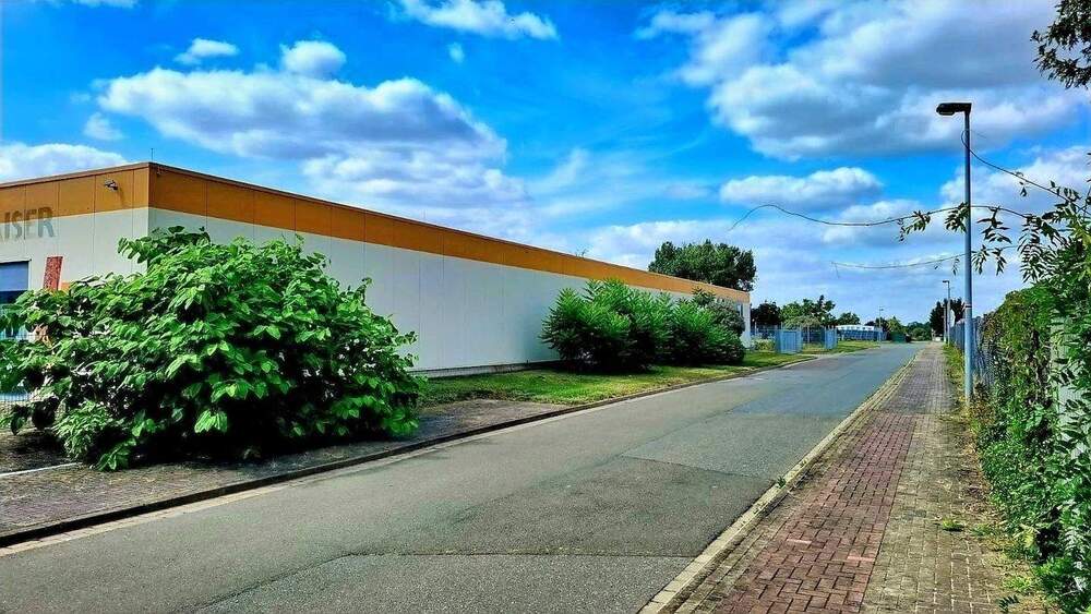 Produktions- und Lagerhalle mit Showroom im Gewerbegebiet Emersleben zimmer