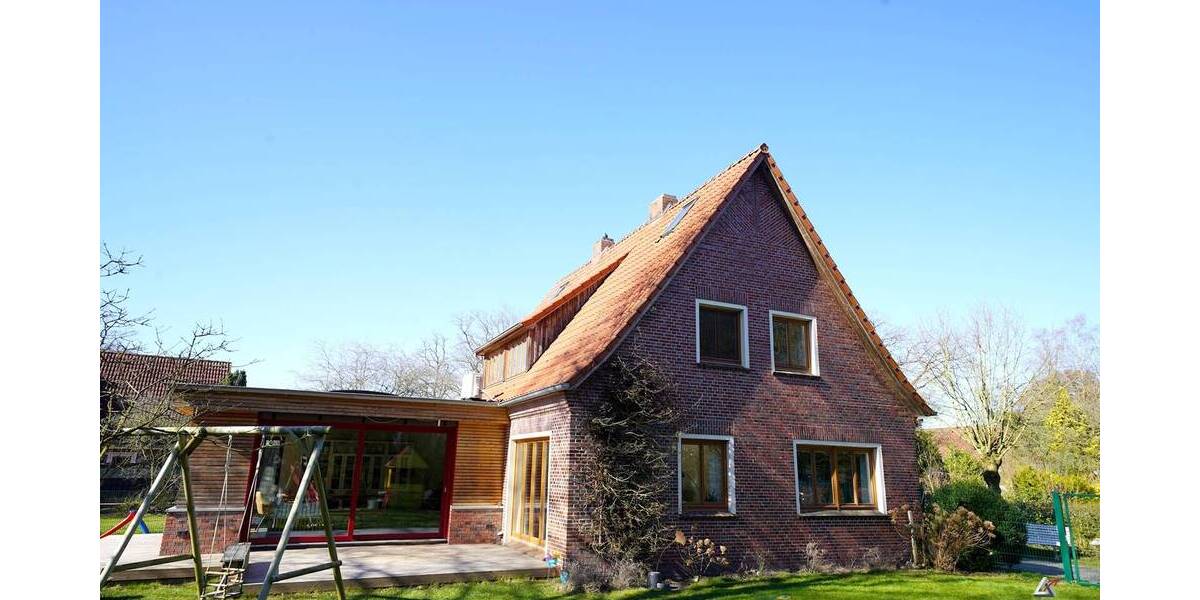 Großzügiges Wohnhaus-Grundstück mit Bebauungsmöglichkeit 8 zimmer