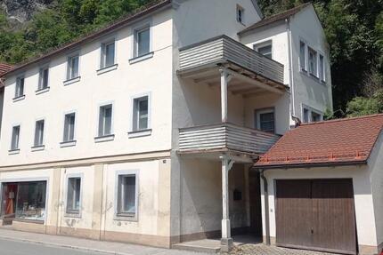 Haus Bad Berneck im Fichtelgebirge - 12 Zimmer, 250 m&sup2;, 89.000&euro; | Angebot:26699103