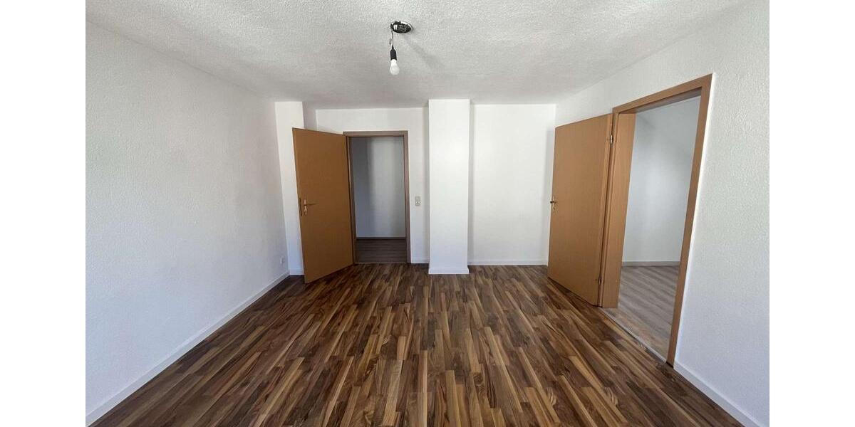 Dachgeschoßwohnung Reichenbach im Vogtland - 4 Zimmer, 77 m&sup2;, 380&euro; | Angebot:26168702