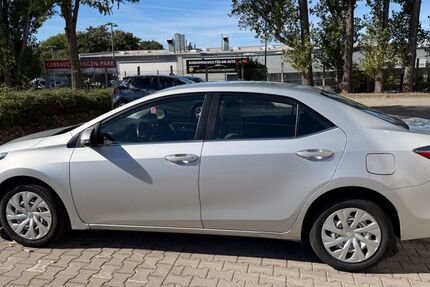 Toyota Corolla 173.000 km 12.500 &euro; Berlin 13088
