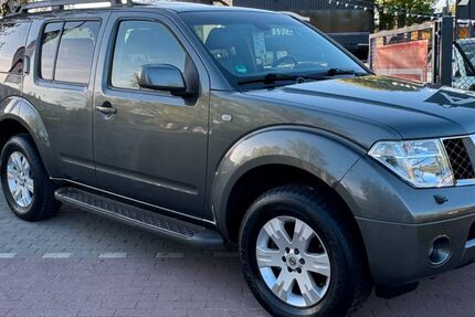 Nissan Pathfinder 187.620 km 11.990 &euro; BERLIN 13127