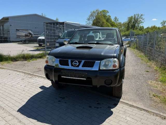 Nissan Navara 178.000 km 8.490 &euro; Salzhausen 21376