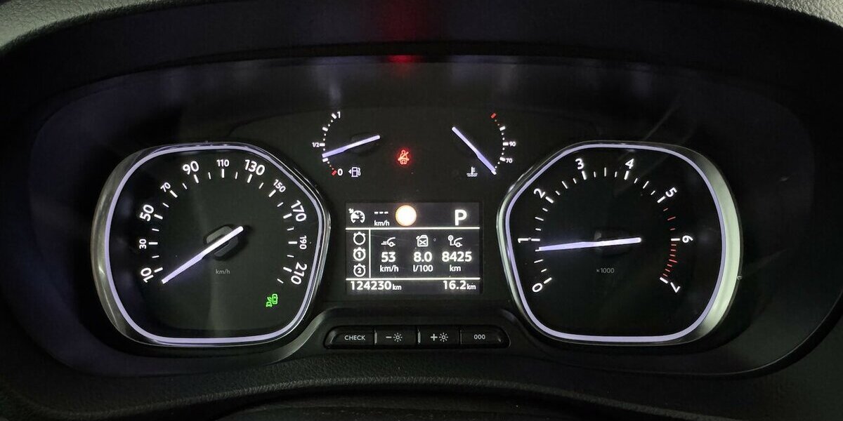 Peugeot Traveller BlueHDI 180 Allure L3 8 Sitze Massage 124.300 km 28.290 &euro; Lich 35423