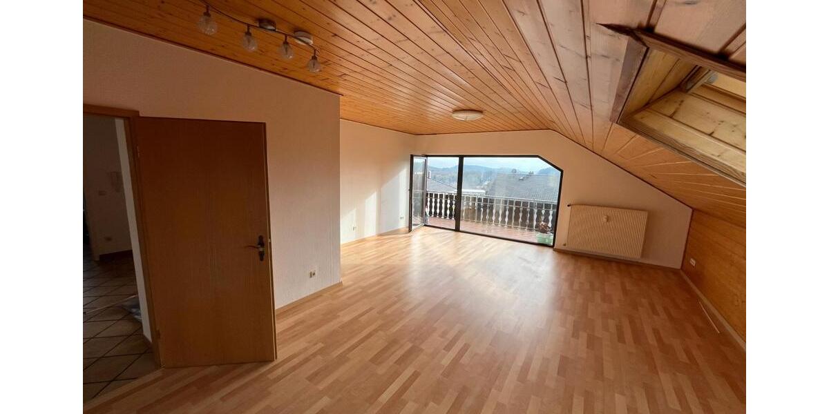 Dachgeschoßwohnung Abtsteinach - 3 Zimmer, 106 m&sup2;, 850&euro; | Angebot:26395156